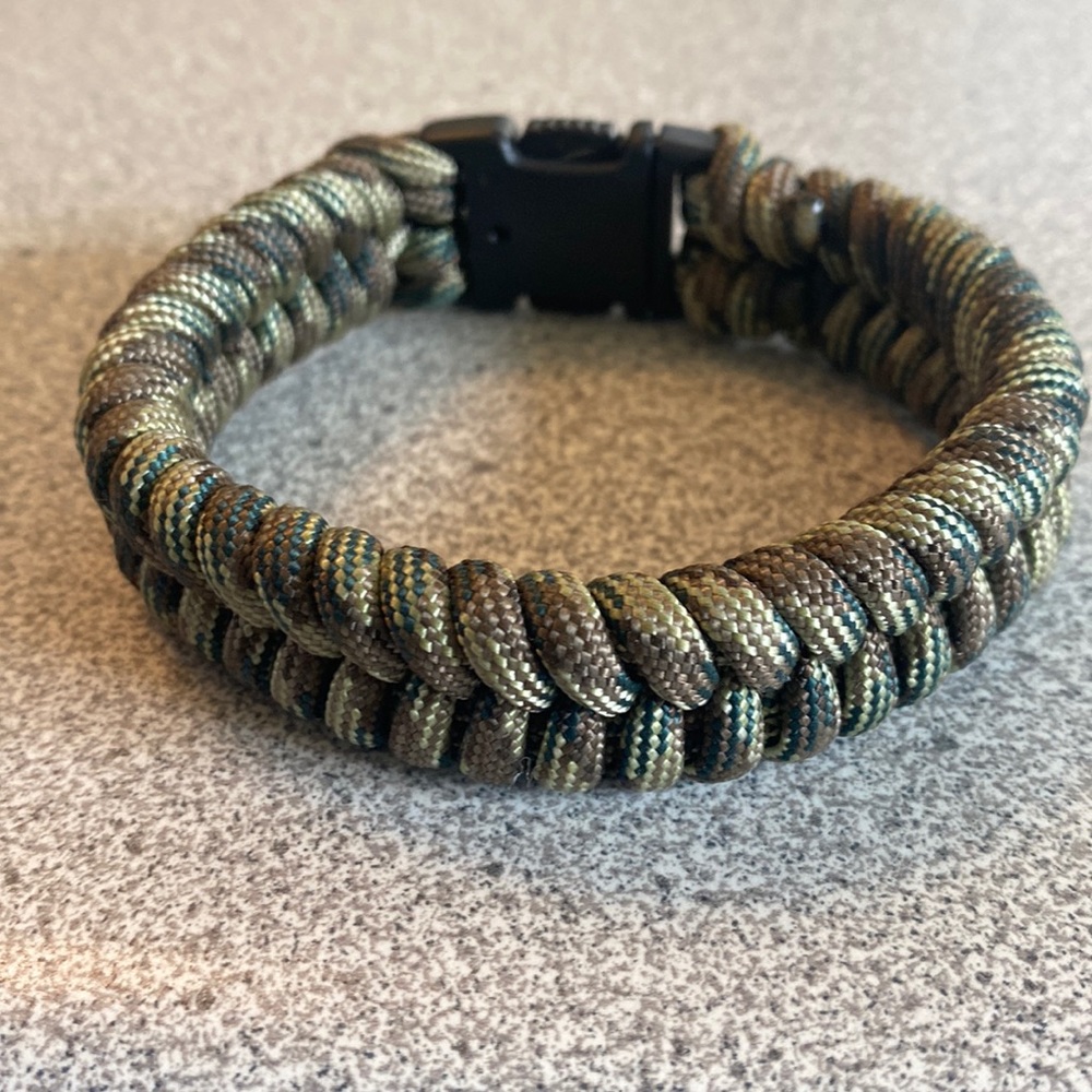Military Style Paracord Bracelet!